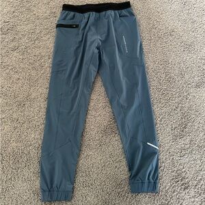 Alphalete joggers 
Size L